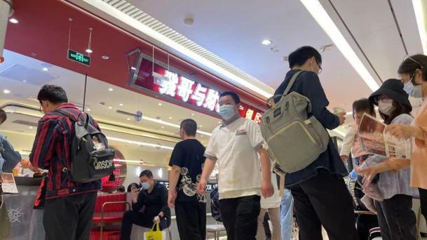 发哥与财叔 一煲牛杂里的江湖